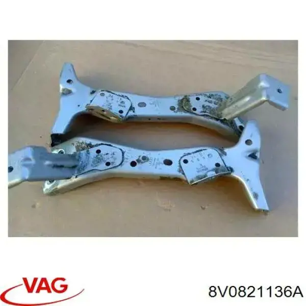 Кронштейн крепления крыла переднего правого передний 8V0821136A VAG