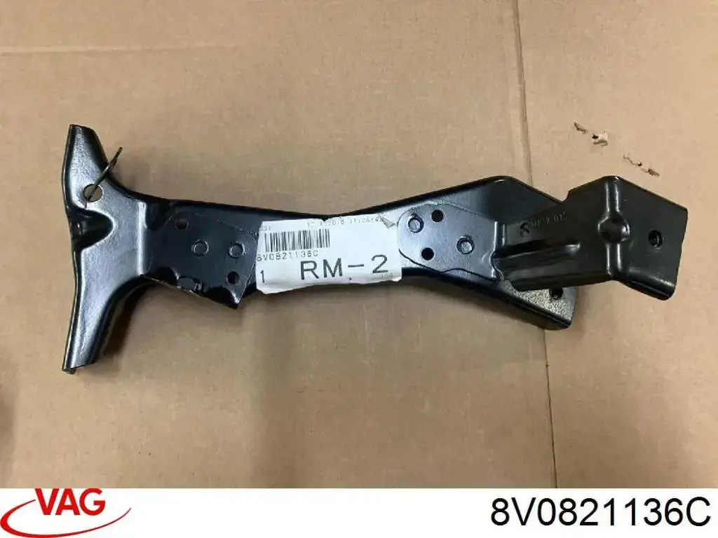 Кронштейн крепления крыла переднего правого передний 8V0821136C VAG