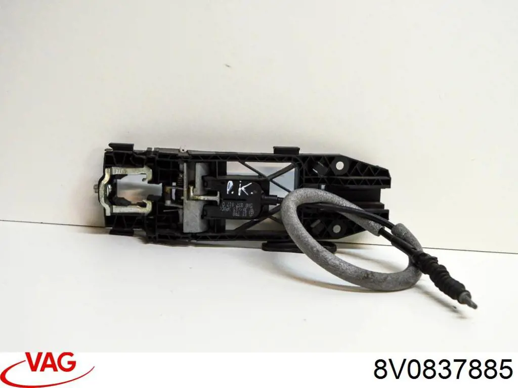 8V0837885 VAG Держатель наружной ручки двери передней левой