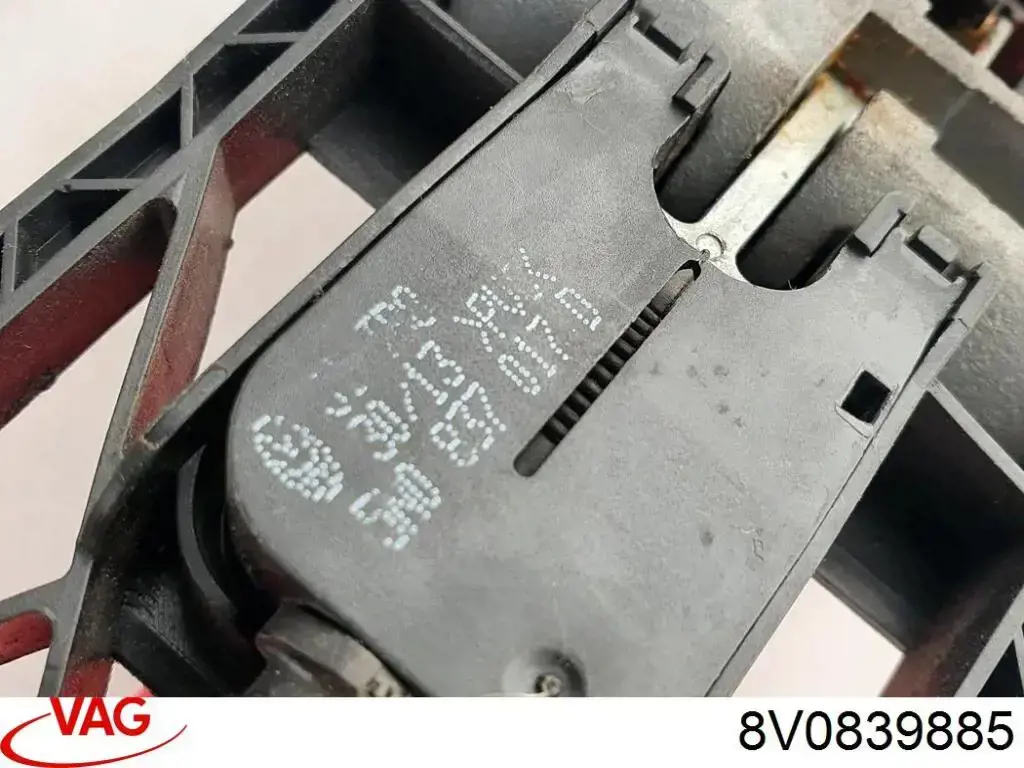 Ручка двери правой наружная передняя/задняя 8V0839885 VAG