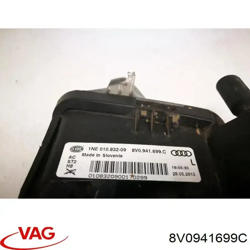 Фара противотуманная левая 8V0941699C VAG