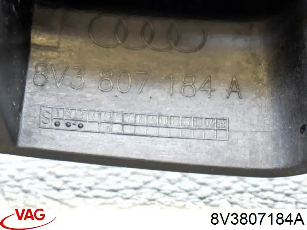 Направляющая переднего бампера, правая VAG 8V3807184A