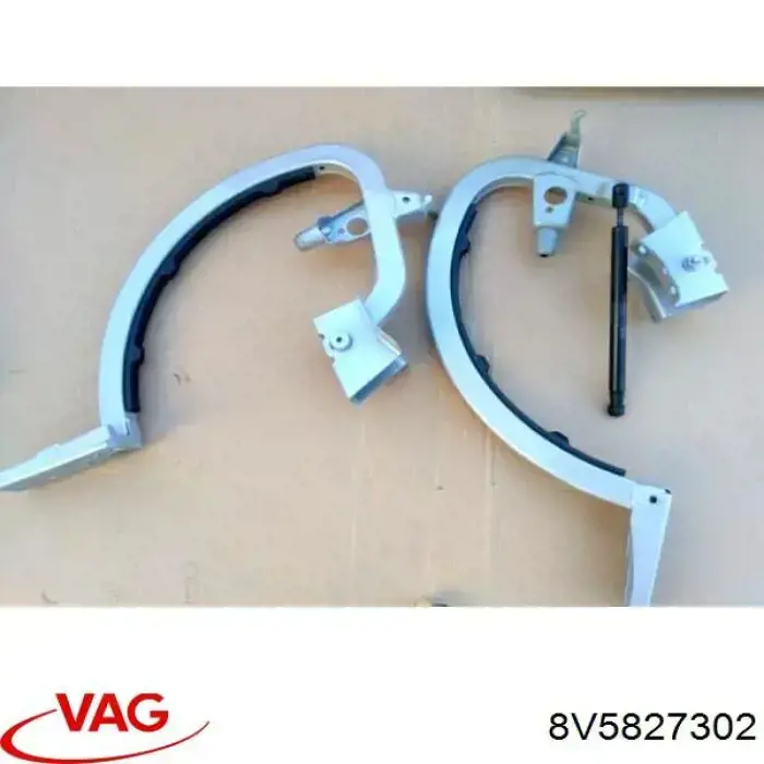 Петля крышки багажника 8V5827302 VAG