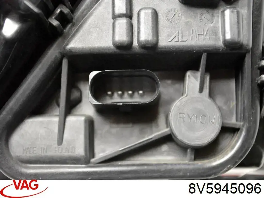 Фара задняя правая внешняя VAG 8V5945096 цена, от 71.28 USD
