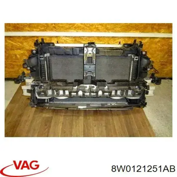 Радиатор охлаждения двигателя VAG 8W0121251AB
