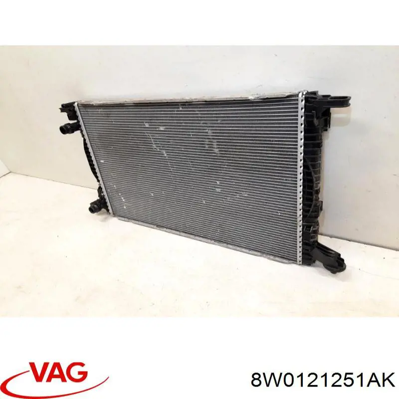 Compre 8W0121251AK VAG Radiador de esfriamento de motor