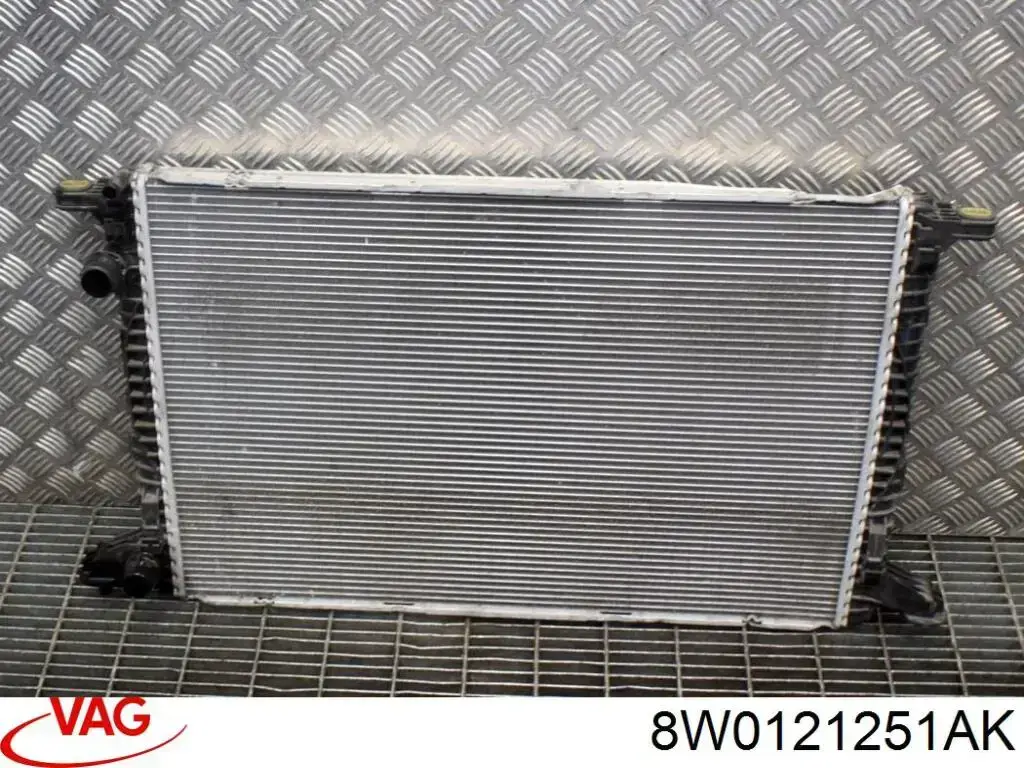 Radiador de esfriamento de motor VAG 8W0121251AK preço, a partir de 277,47 USD