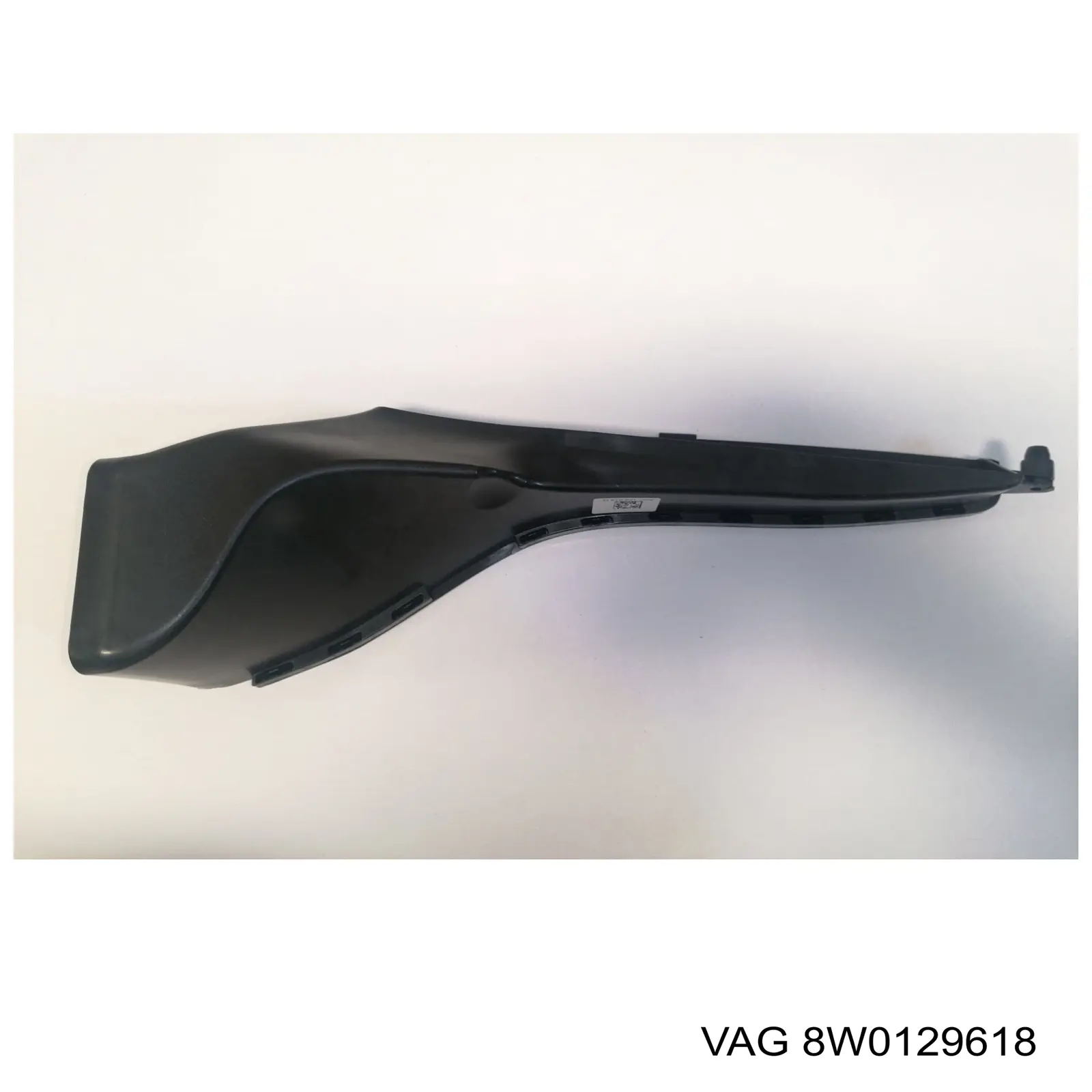 Купить 8W0129618 VAG Впускной патрубок воздушного фильтра