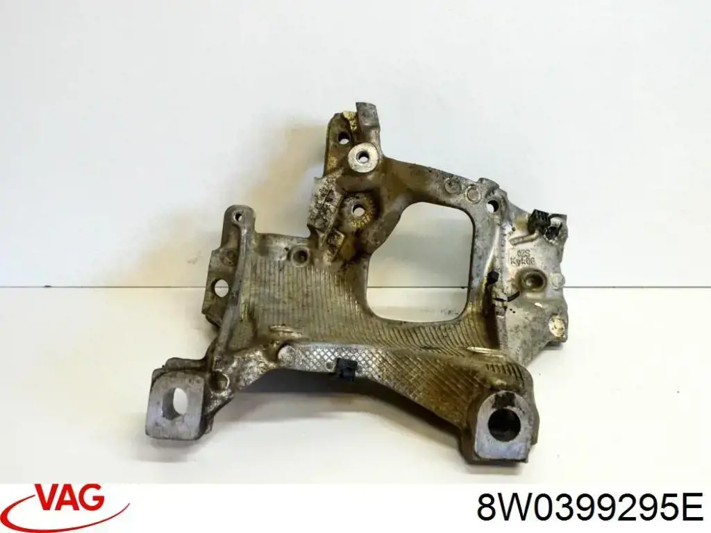 Купить 8W0399295D VAG Кронштейн передней балки