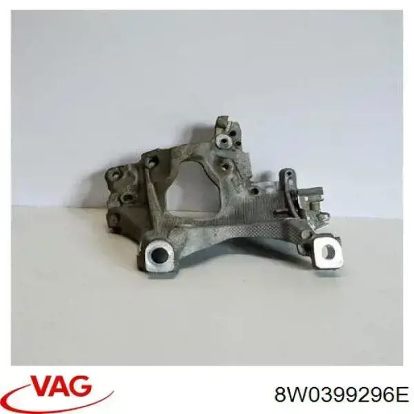 Кронштейн передньої балки 8W0399296E VAG/Audi