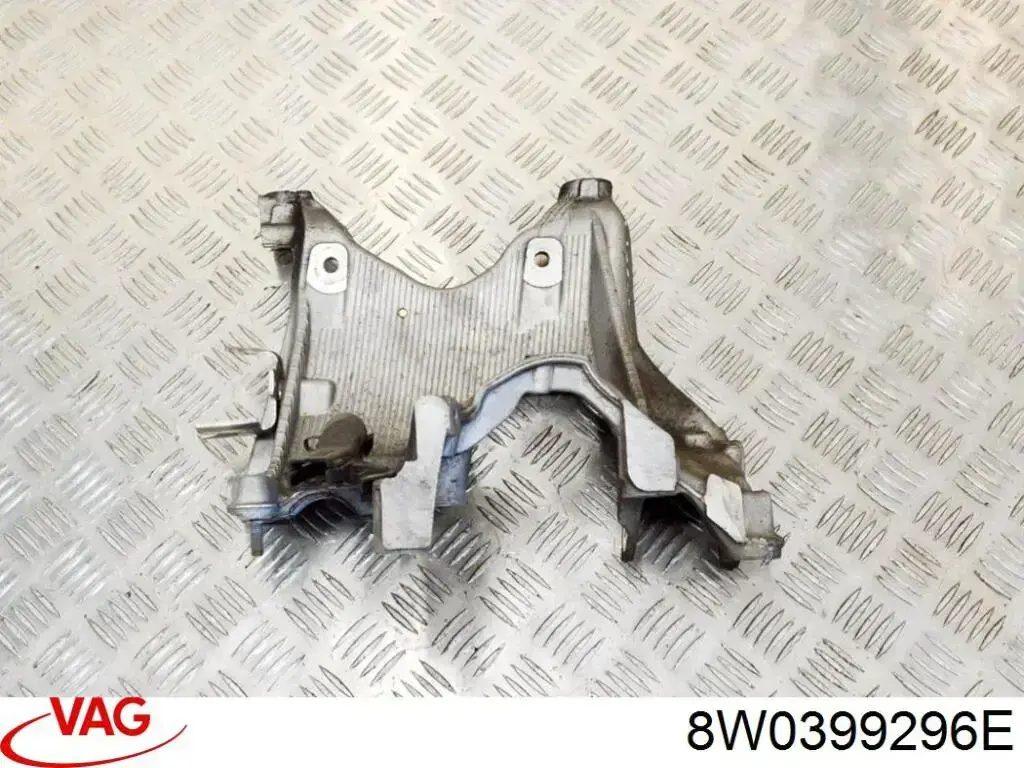Купить 8W0399296E VAG Кронштейн передней балки