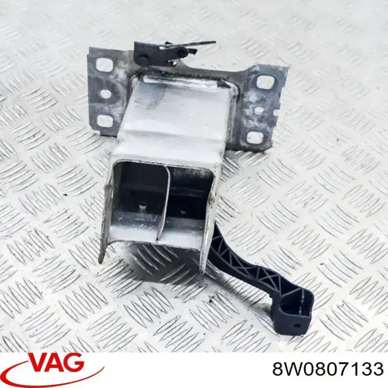 Купить 8W0807133 VAG Кронштейн усилителя переднего бампера