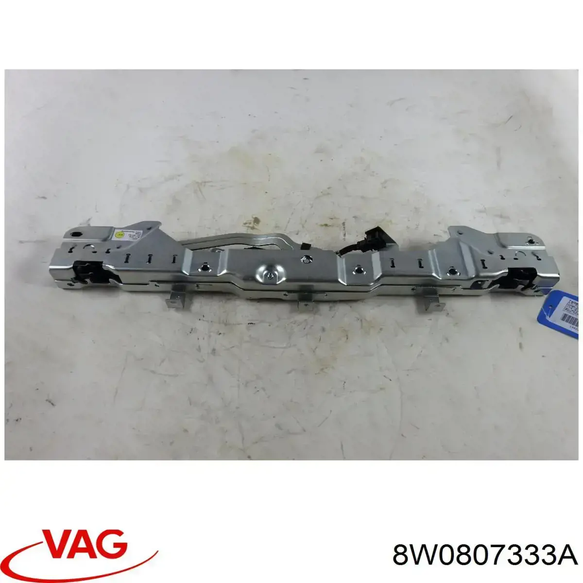 Кронштейн решетки радиатора 8W0807333A VAG