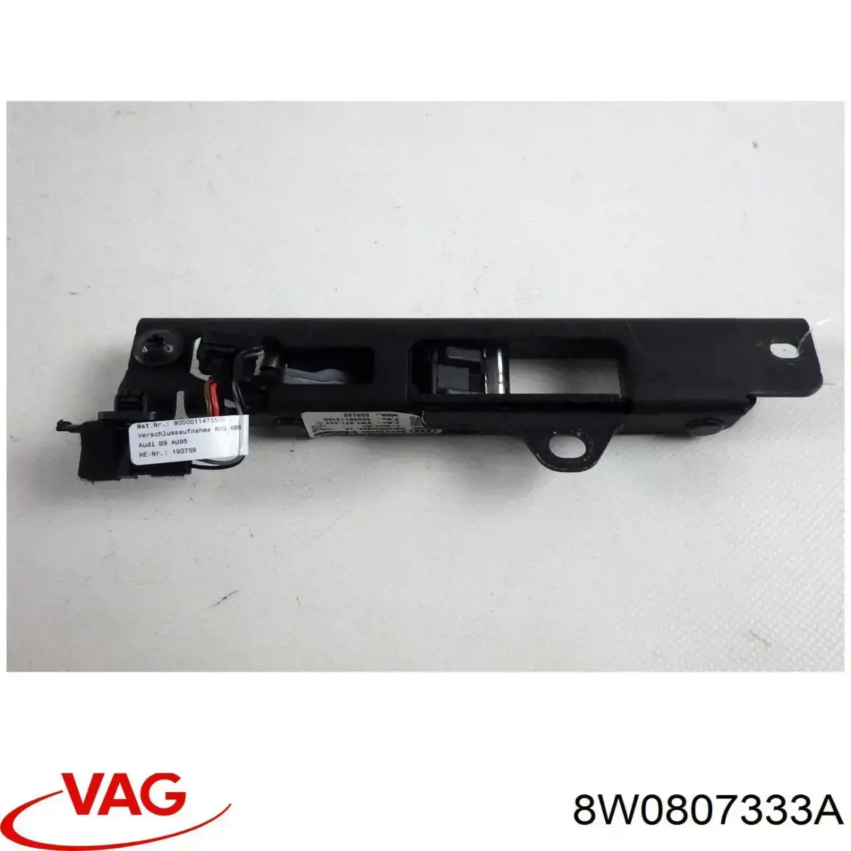 8W0807333A VAG Кронштейн решетки радиатора