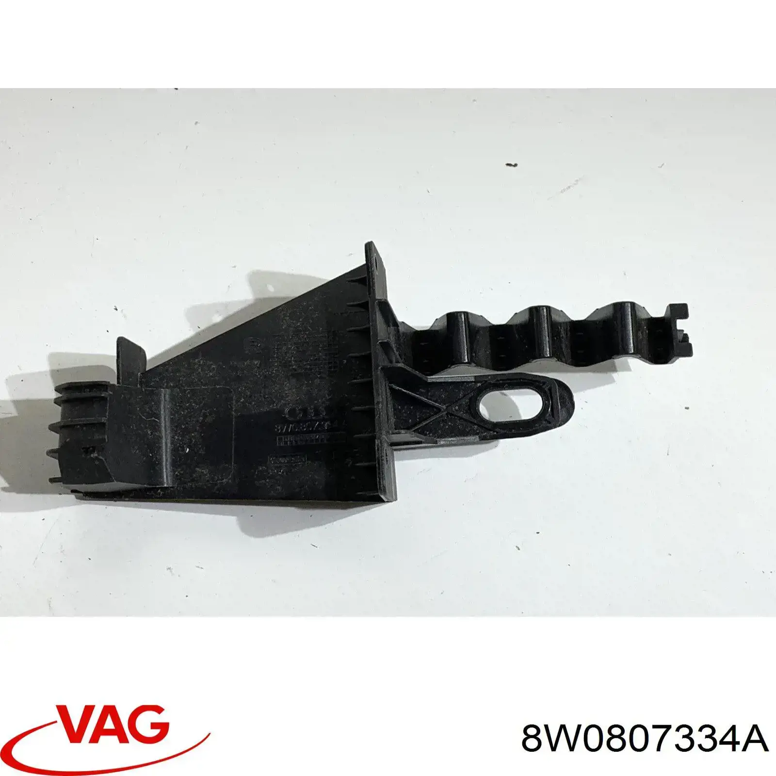 Кронштейн решетки радиатора 8W0807334A VAG