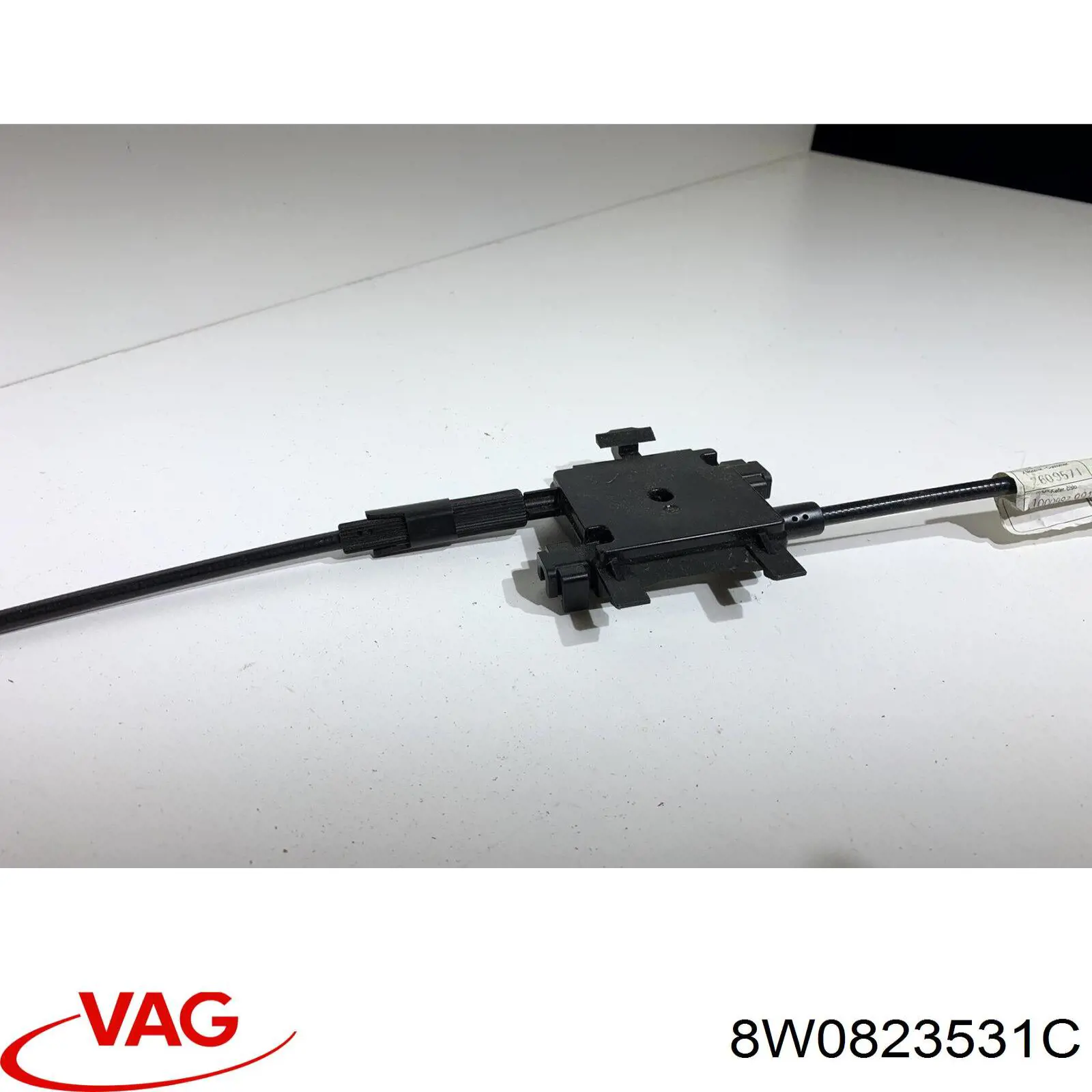 Трос открывания капота, передний VAG 8W0823531C