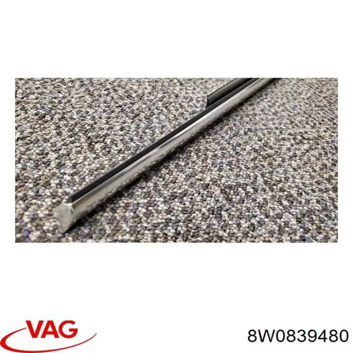 Уплотнитель стекла двери задней правой внутренний (планка) 8W0839480 VAG
