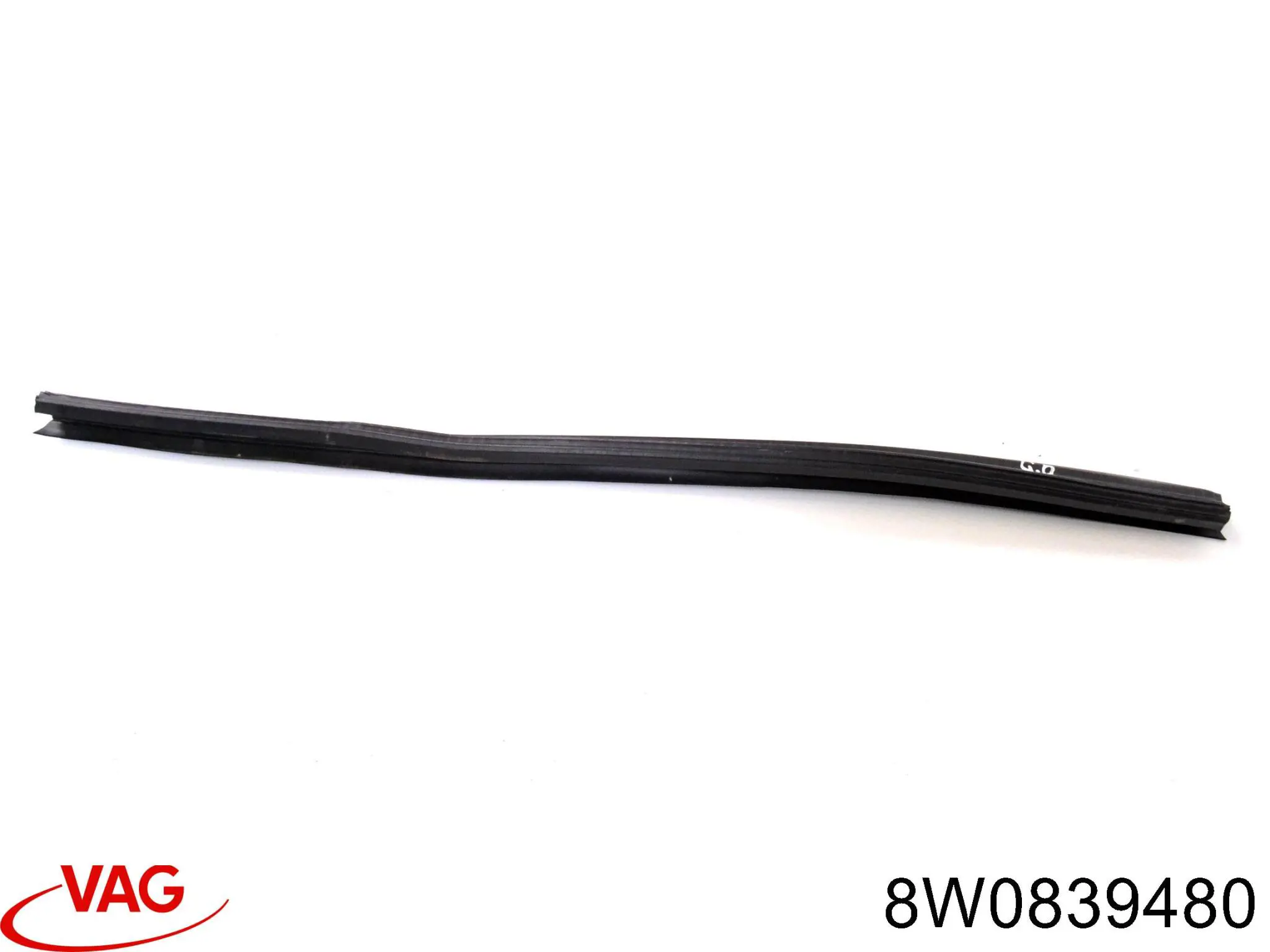 8W0839480 VAG Уплотнитель стекла двери задней правой внутренний (планка)