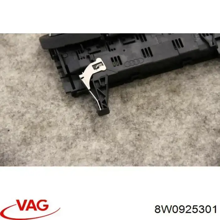 Панель борода VAG 8W0925301 цена, от 12.67 USD