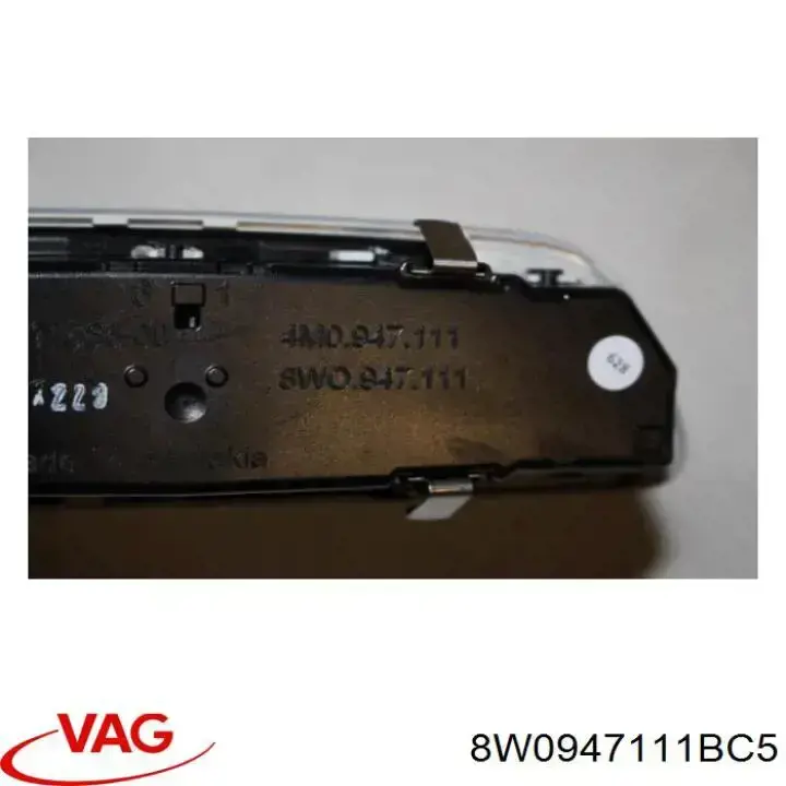 Плафон освещения салона (кабины) задний 8W0947111BC5 VAG