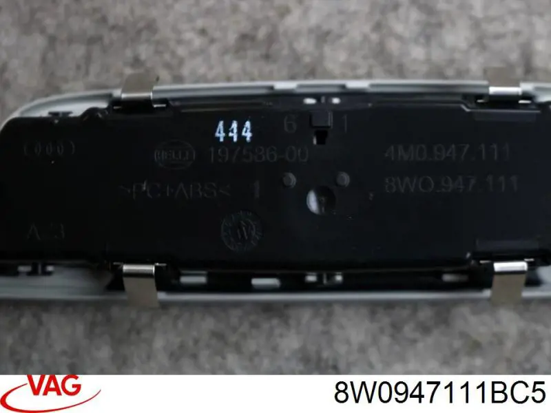 8W0947111BC5 VAG Плафон освещения салона (кабины) задний