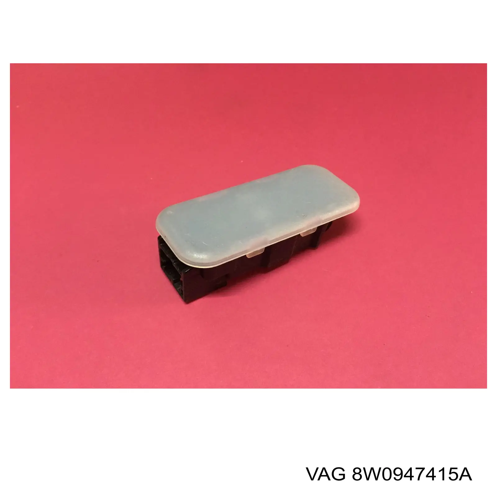 Плафон подсветки багажного отсека VAG 8W0947415A цена, от 31.67 USD