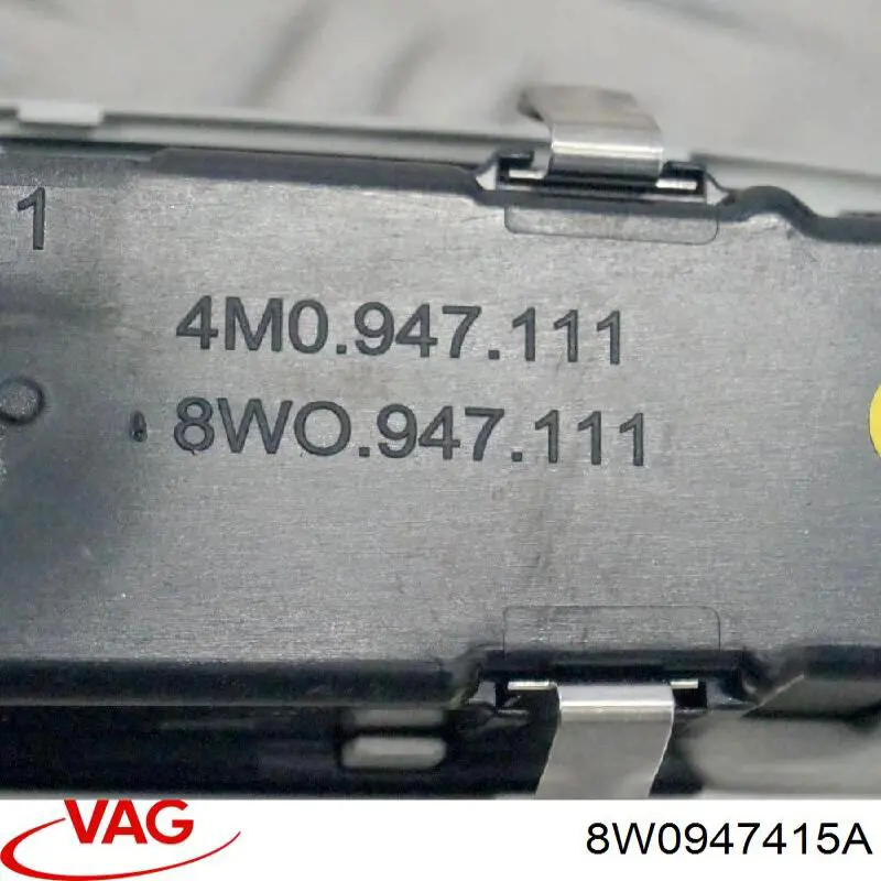 Плафон подсветки багажного отсека VAG 8W0947415A