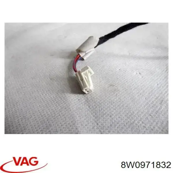 Разъем (фишка) фонаря подсветки номерного знака VAG 8W0971832 цена, от 3.89 USD