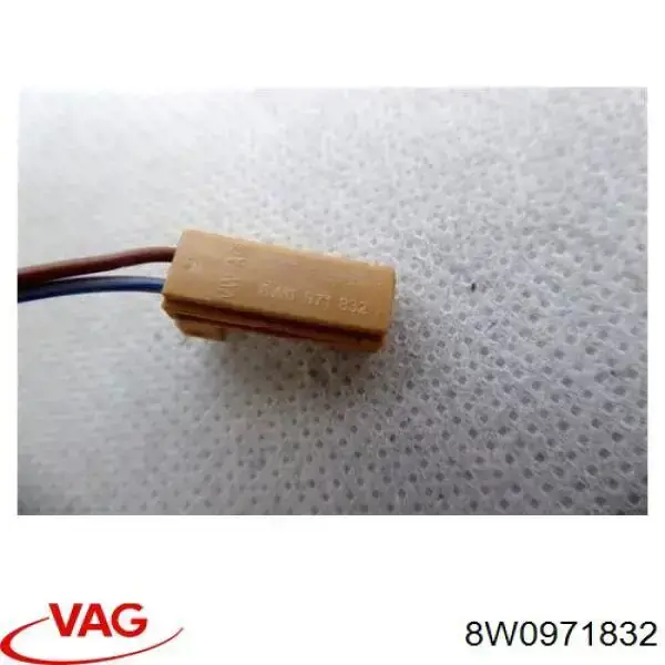 Купить 8W0971832 VAG Разъем (фишка) фонаря подсветки номерного знака