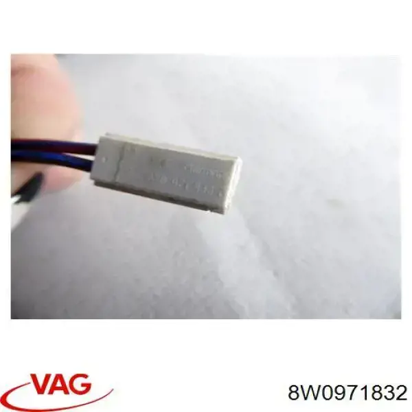 8W0971832 VAG Разъем (фишка) фонаря подсветки номерного знака
