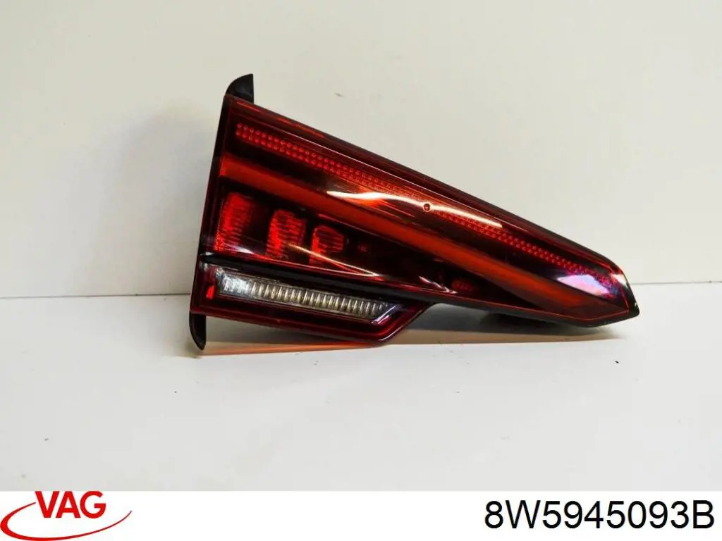 8W5945093B VAG Задняя левая внутренняя фара