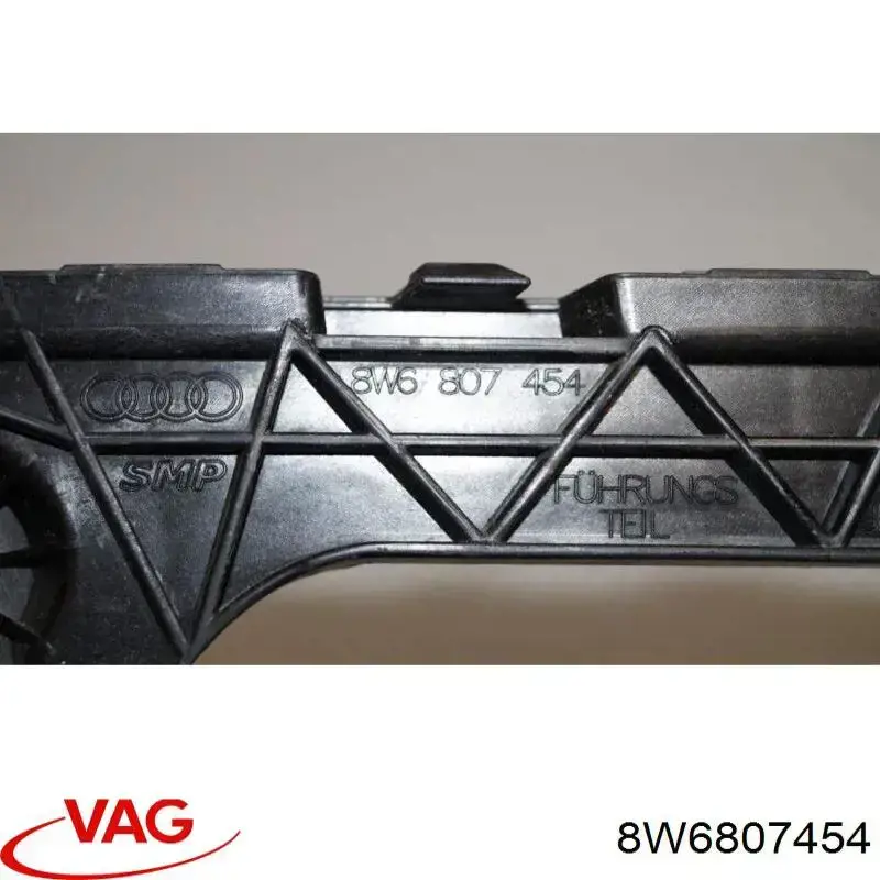 Правый кронштейн заднего бампера VAG 8W6807454