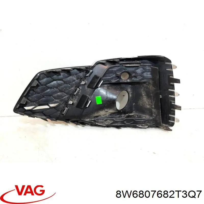 8W6807682T3Q7 VAG Решетка бампера переднего внутренняя правая