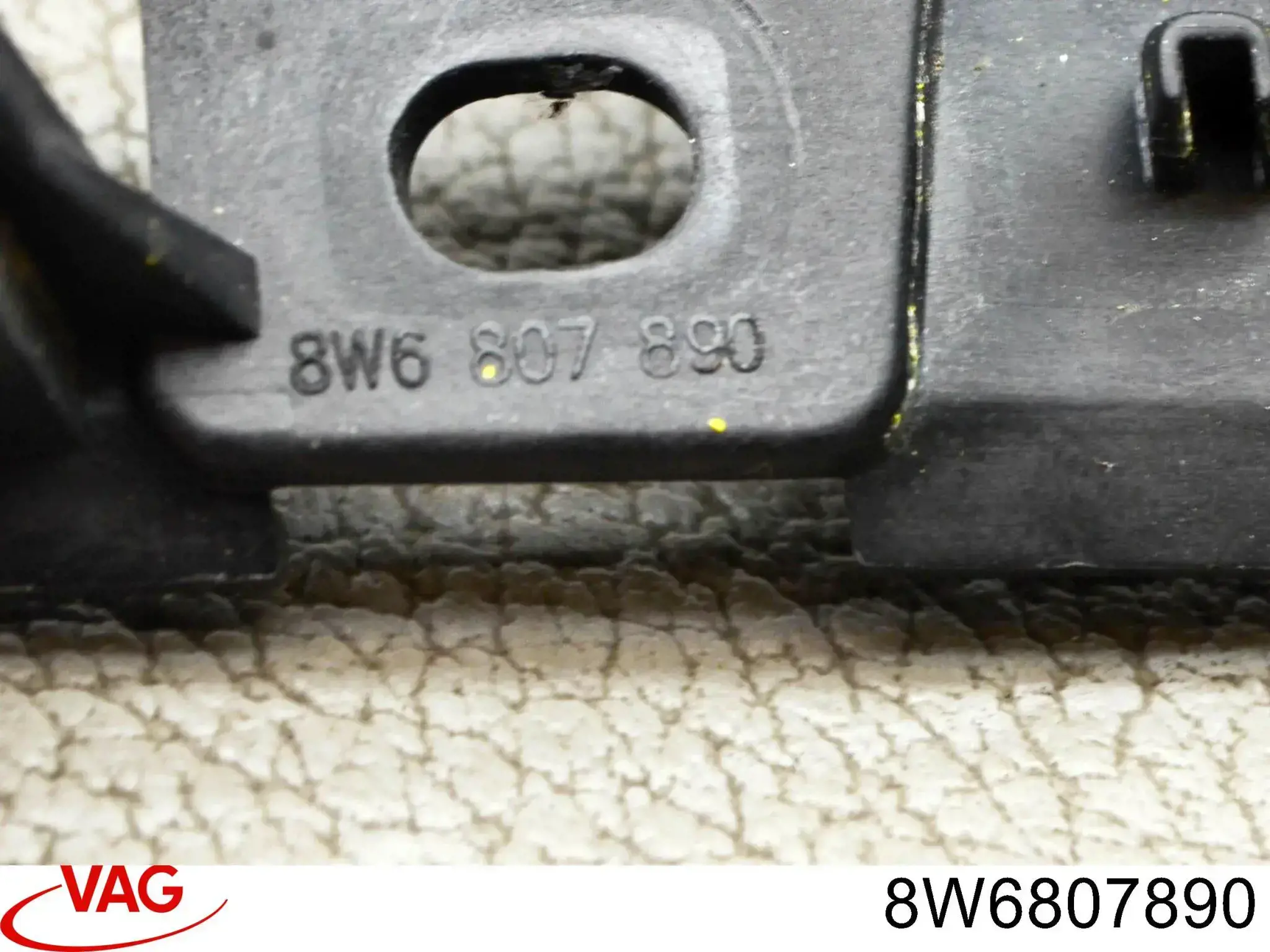 Купить 8W6807890 VAG Направляющая заднего бампера правая