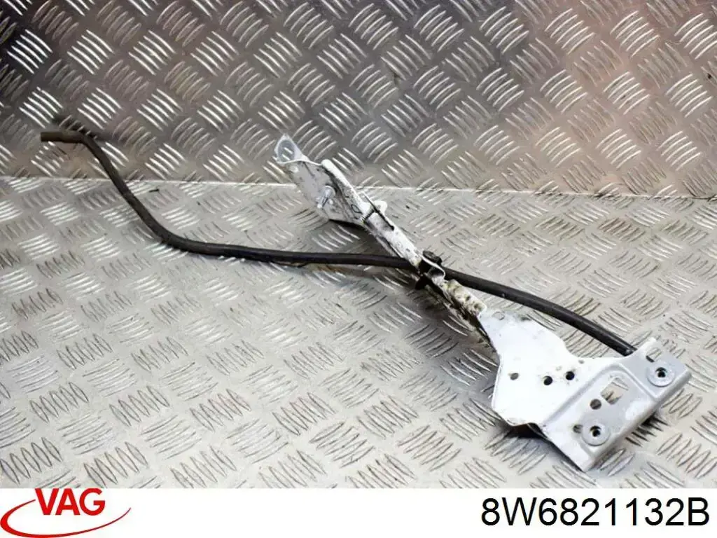 Купить 8W6821132B VAG Кронштейн крепления крыла переднего правого передний