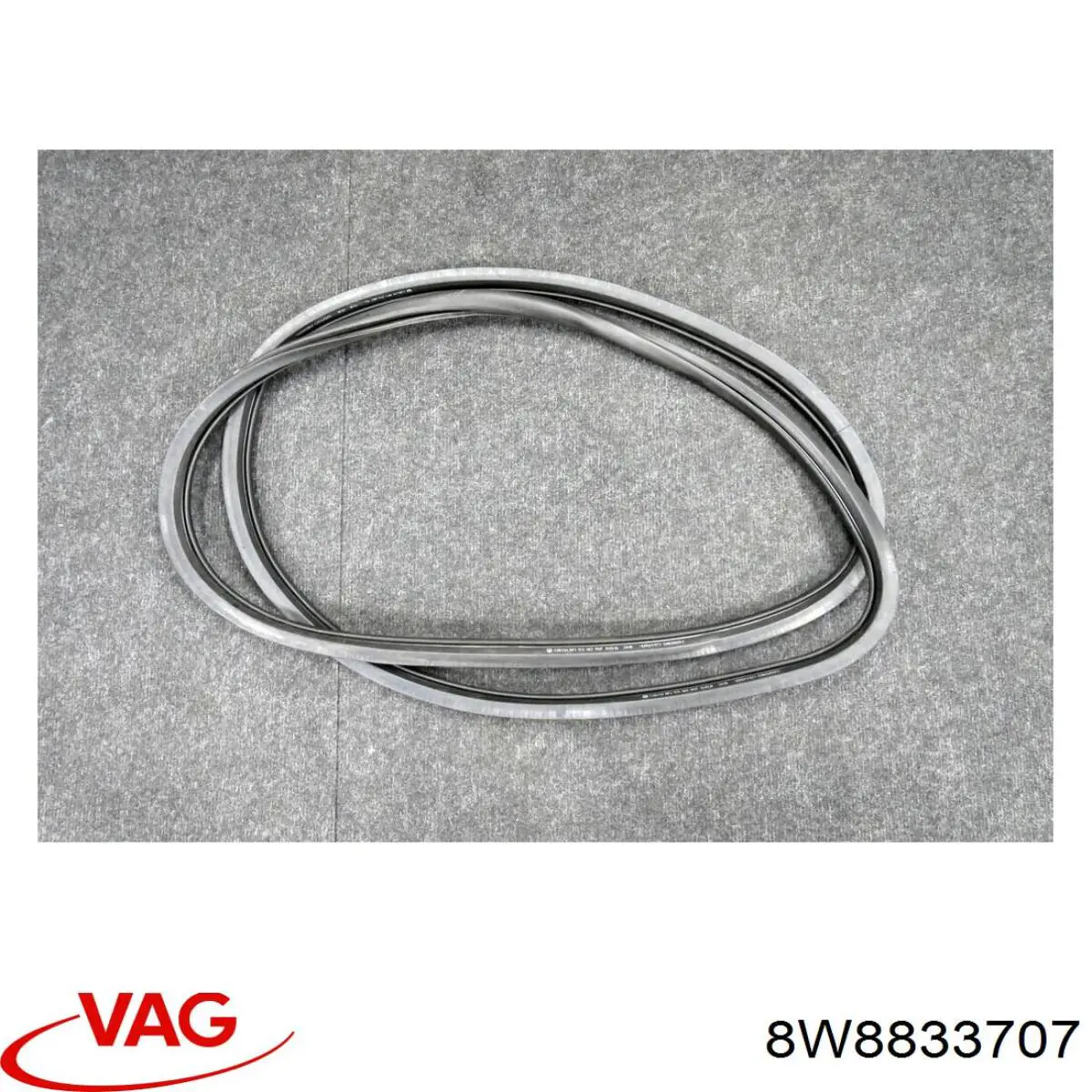 Уплотнитель двери задней левой (на кузове) 8W8833707 VAG