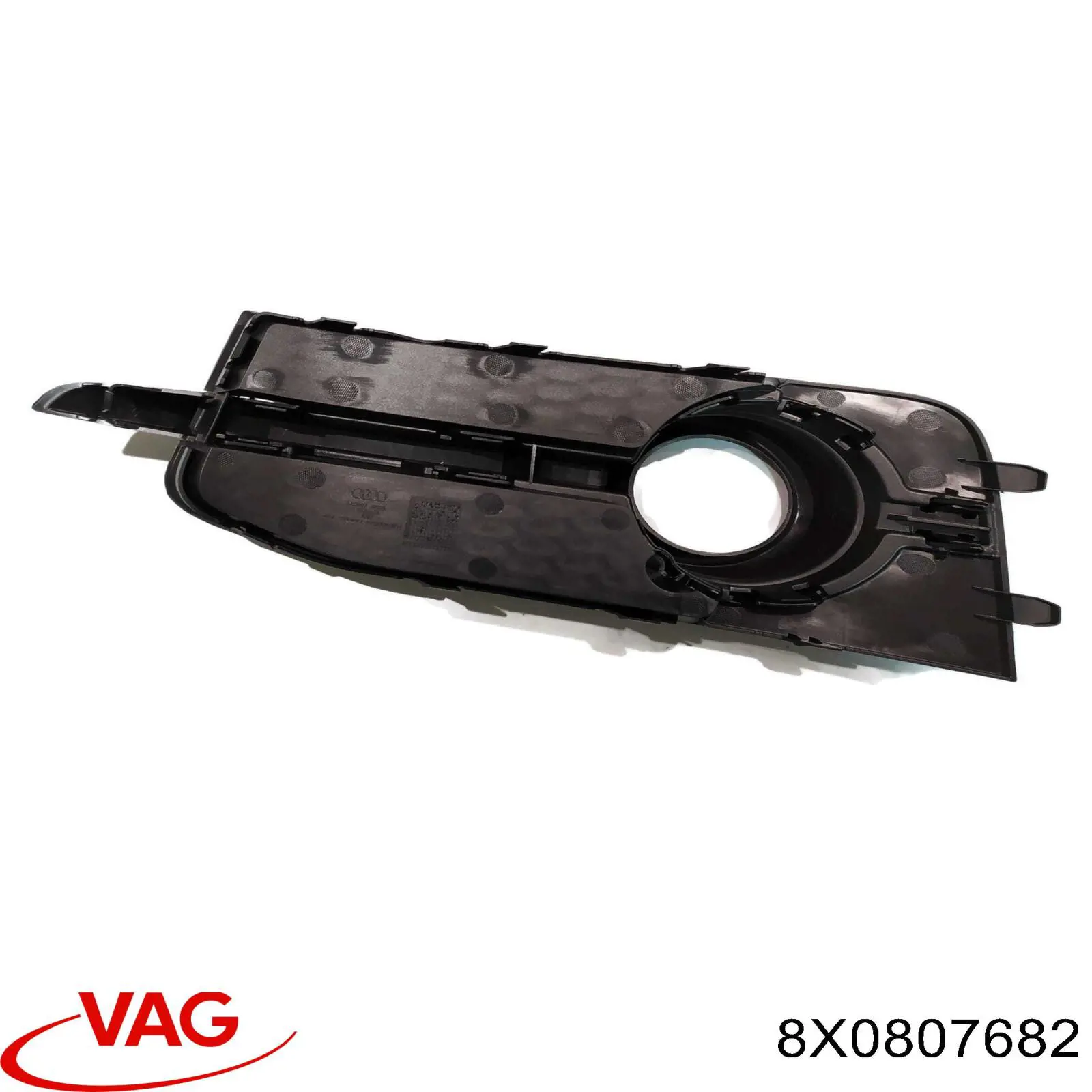Решетка бампера переднего правая VAG 8X080768201C