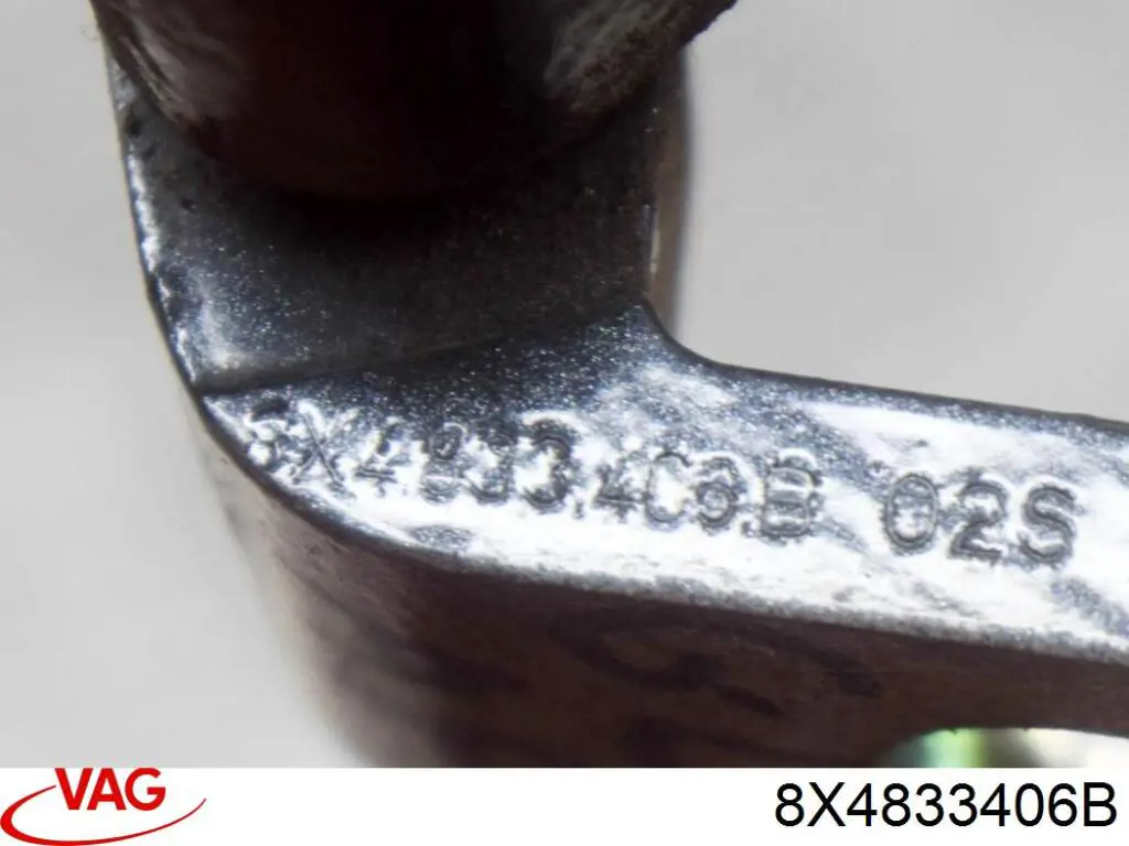 Петля двери передней правой VAG 8X4833406B