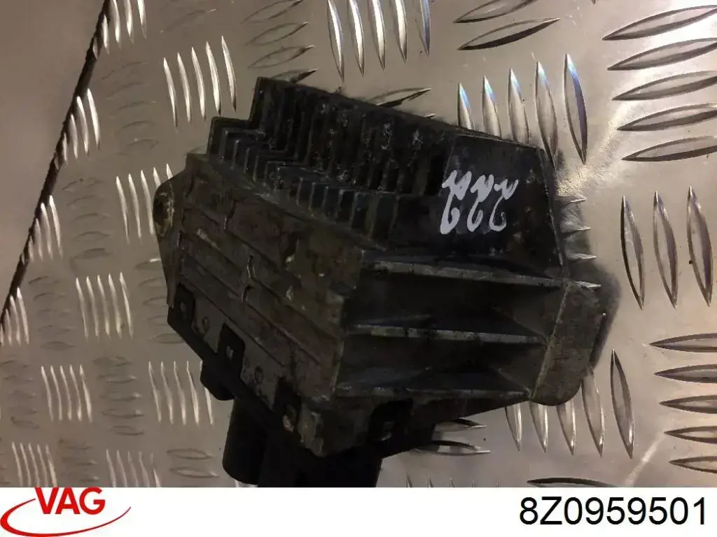 8Z0959501 VAG Регулятор оборотов вентилятора охлаждения (блок управления)