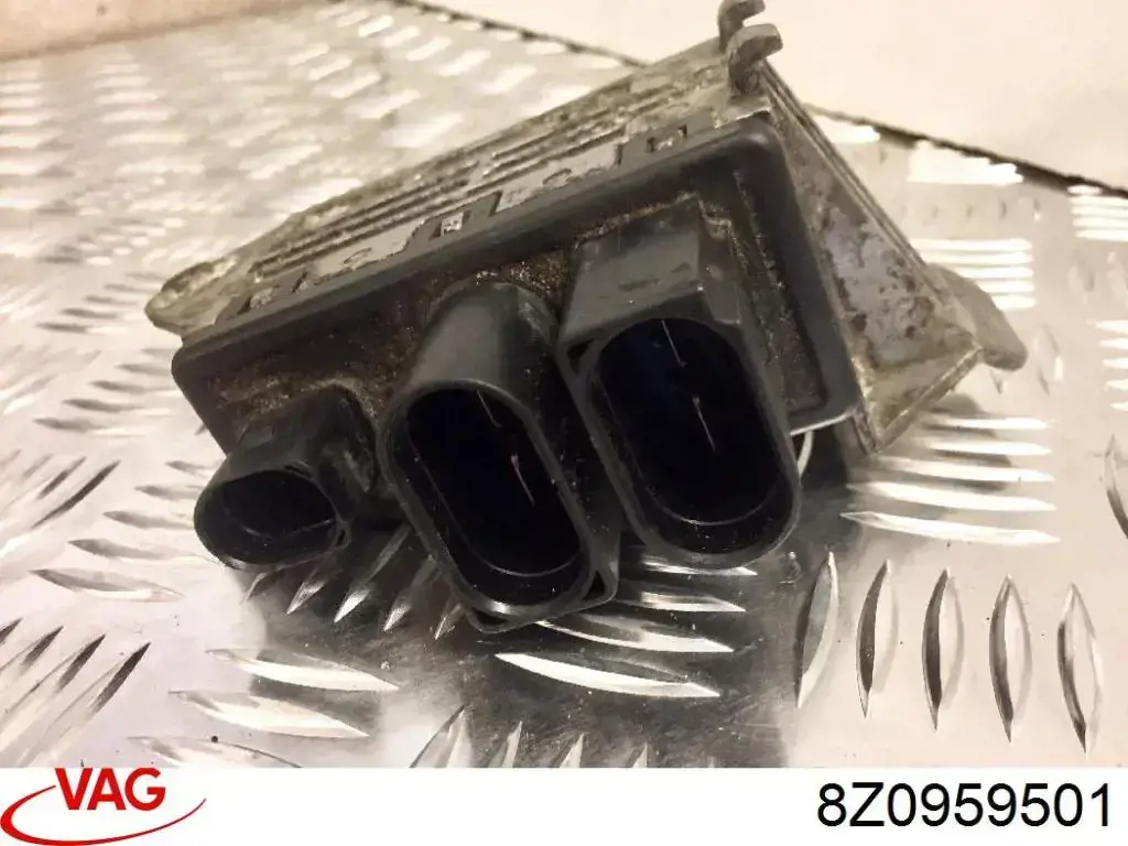 Регулятор оборотов вентилятора 8Z0959501 VAG