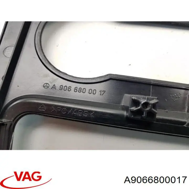 Купить 9066800017 Mercedes Облицовка приборов управления "торпедо"