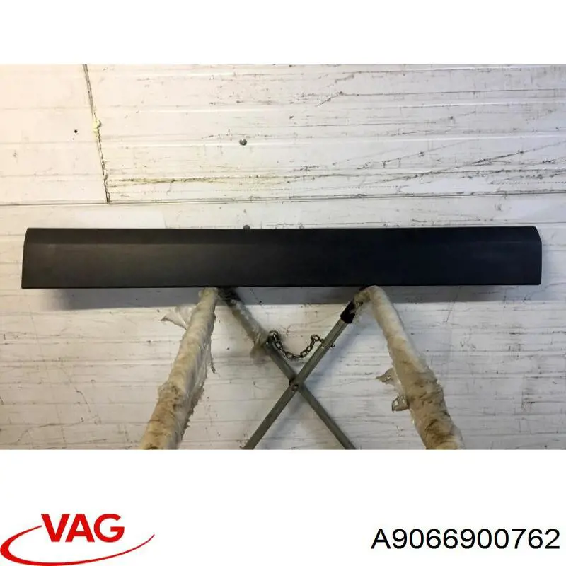 Молдинг боковой (сдвижной) двери A9066900762 VAG