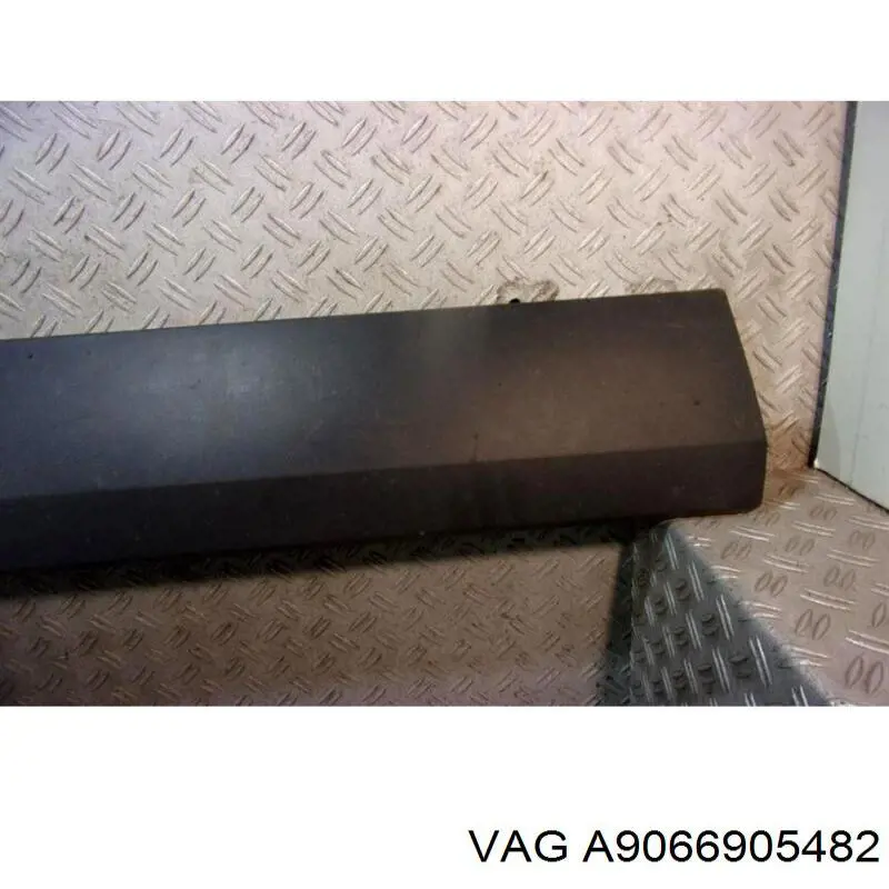 Молдинг боковой (сдвижной) двери 9066905482 Mercedes