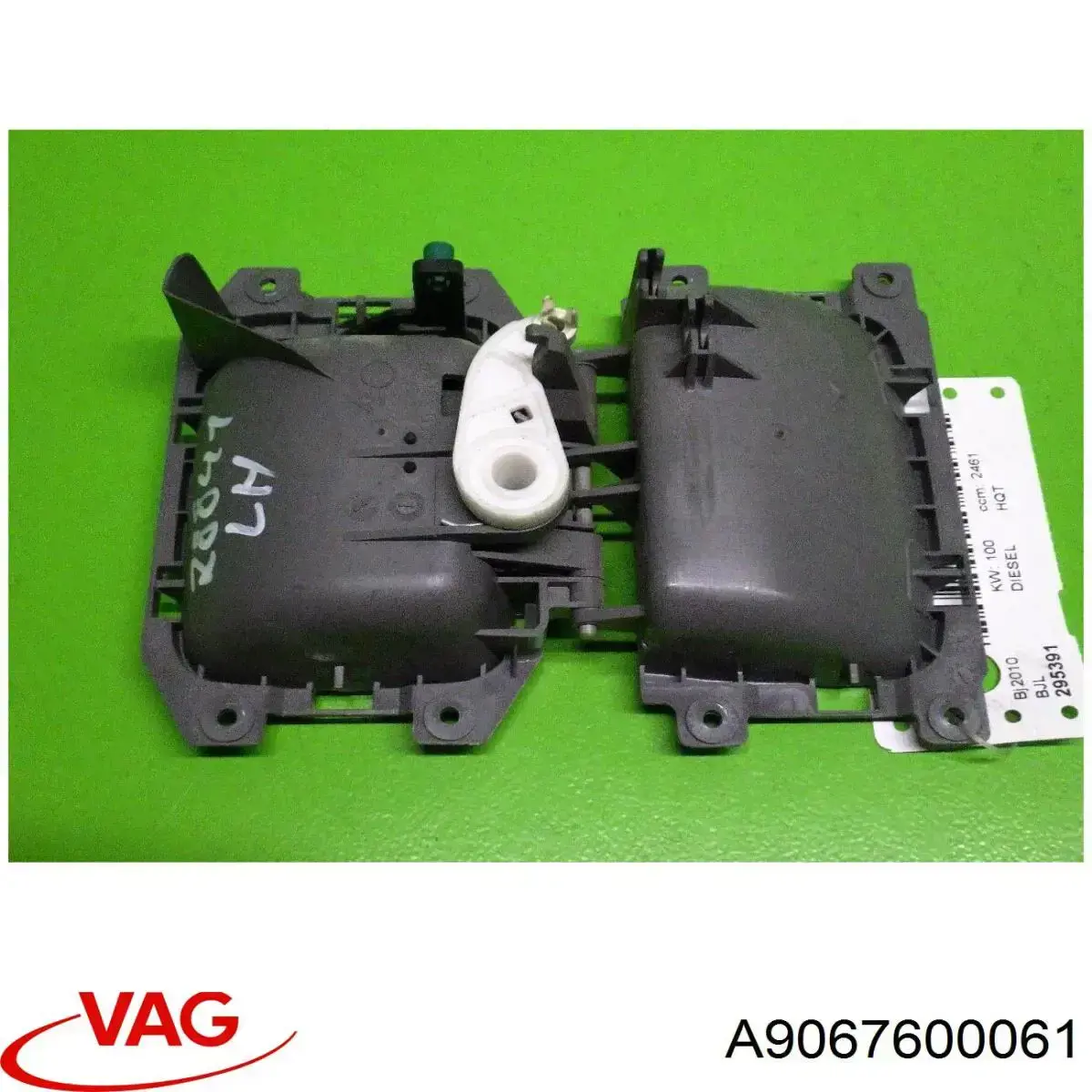 Ручка двери задней (распашной) правая внутренняя VAG A9067600061 цена, от 11.12 USD