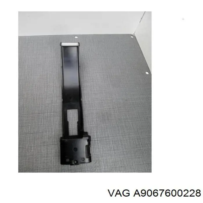 Купить A9067600228 VAG Ограничитель открывания двери багажного отсека (фургон)