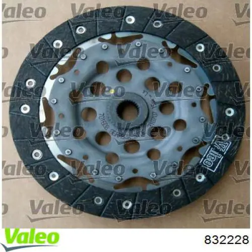 Купить 832228 VALEO Комплект сцепления (диск, корзина, подшипник)