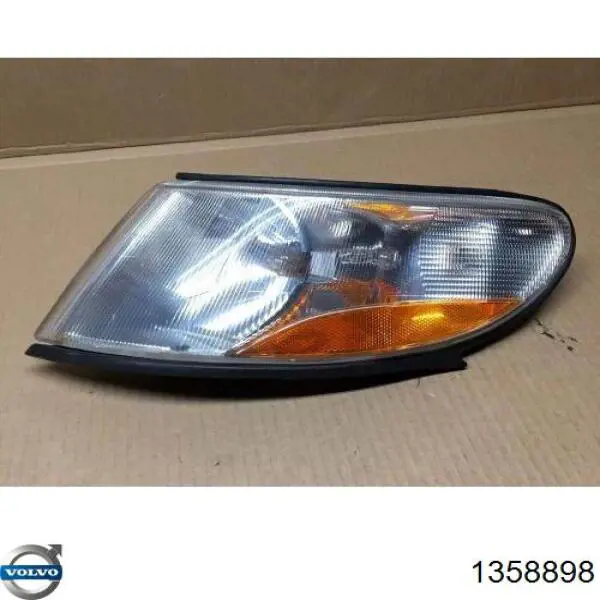 Решетка радиатора 1358898 Volvo