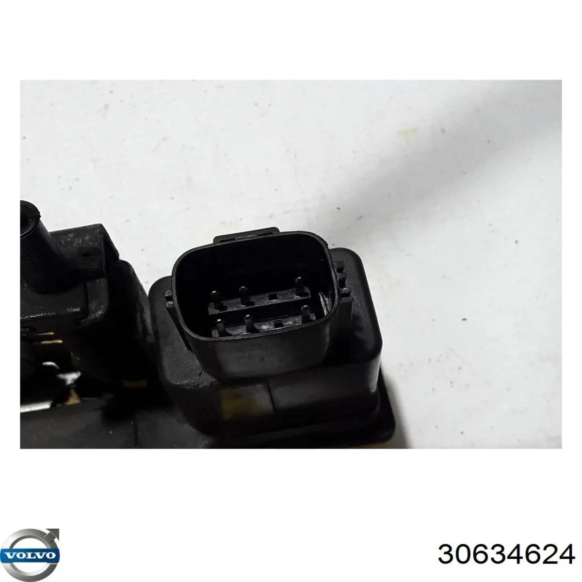 Замок задней правой двери  Volvo 9203886