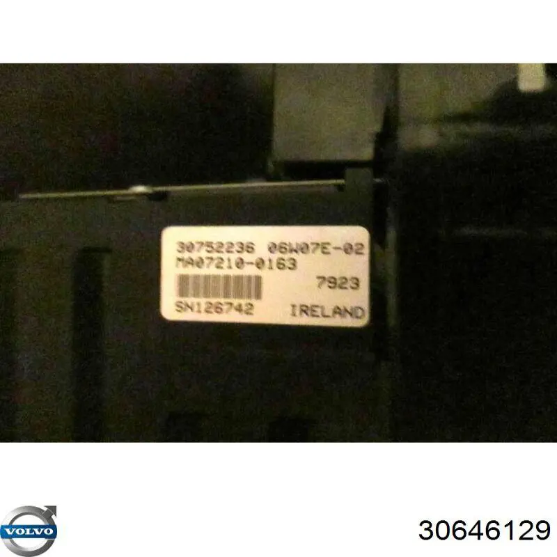 Магнитола (радио AM/FM) Volvo 30679180 цена, от 120.35 USD