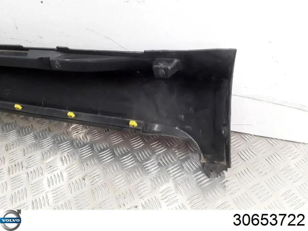 30653722 Volvo Накладка наружняя (молдинг) порога, левый